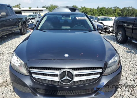 2016 Mercedes-Benz C 300 z USA, uszkodzony, nr VIN 55SWF4JB0GU122917